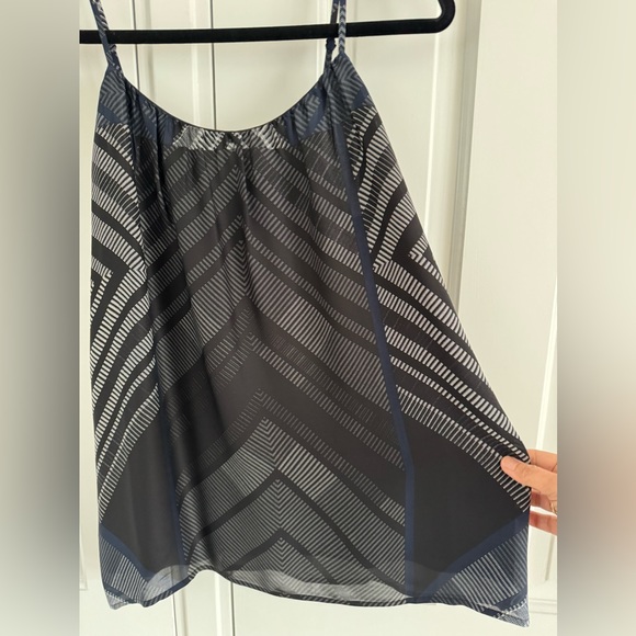 Vince. 100% silk tank top - NWOT - Picture 3 of 5